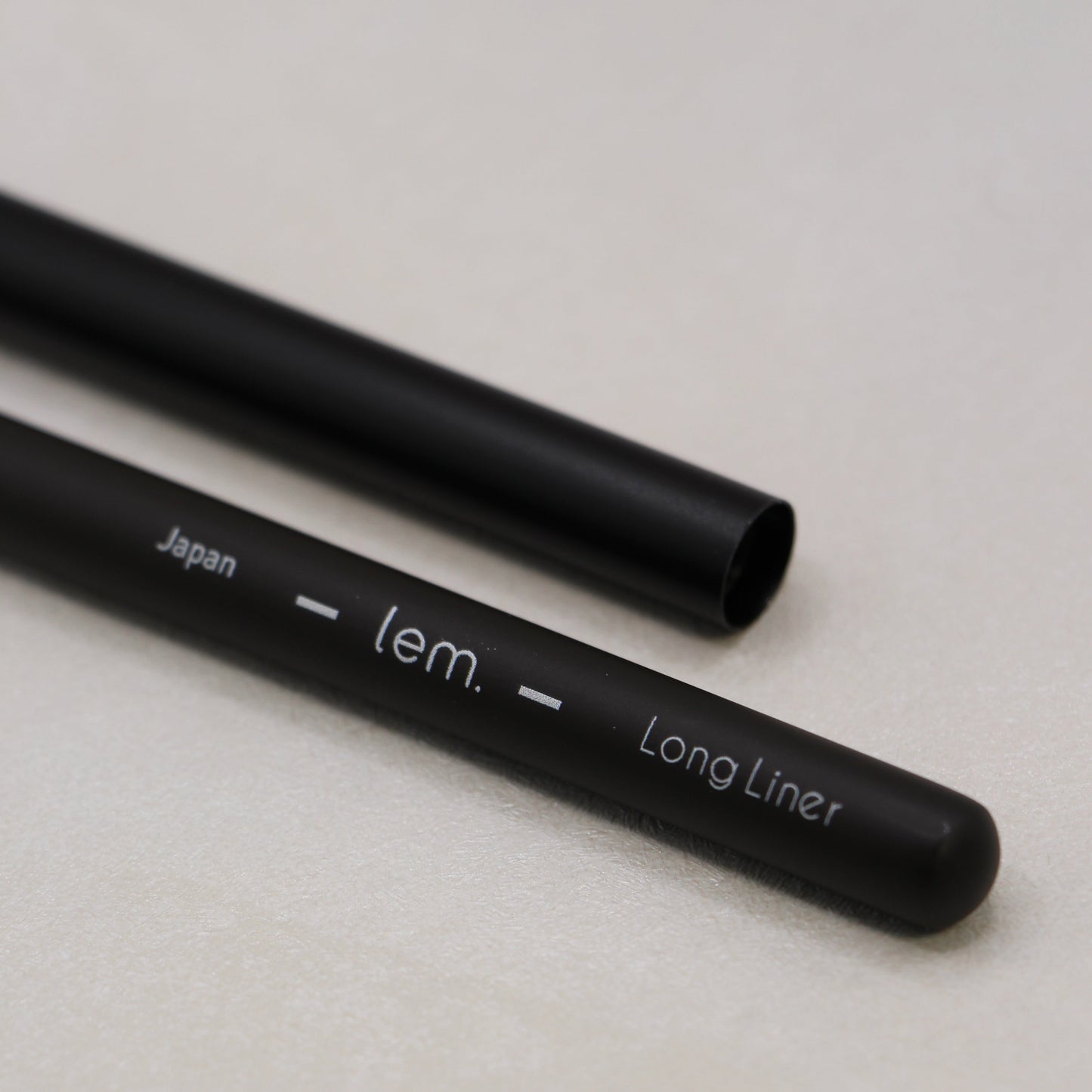 lem. Long Liner Gel Brush